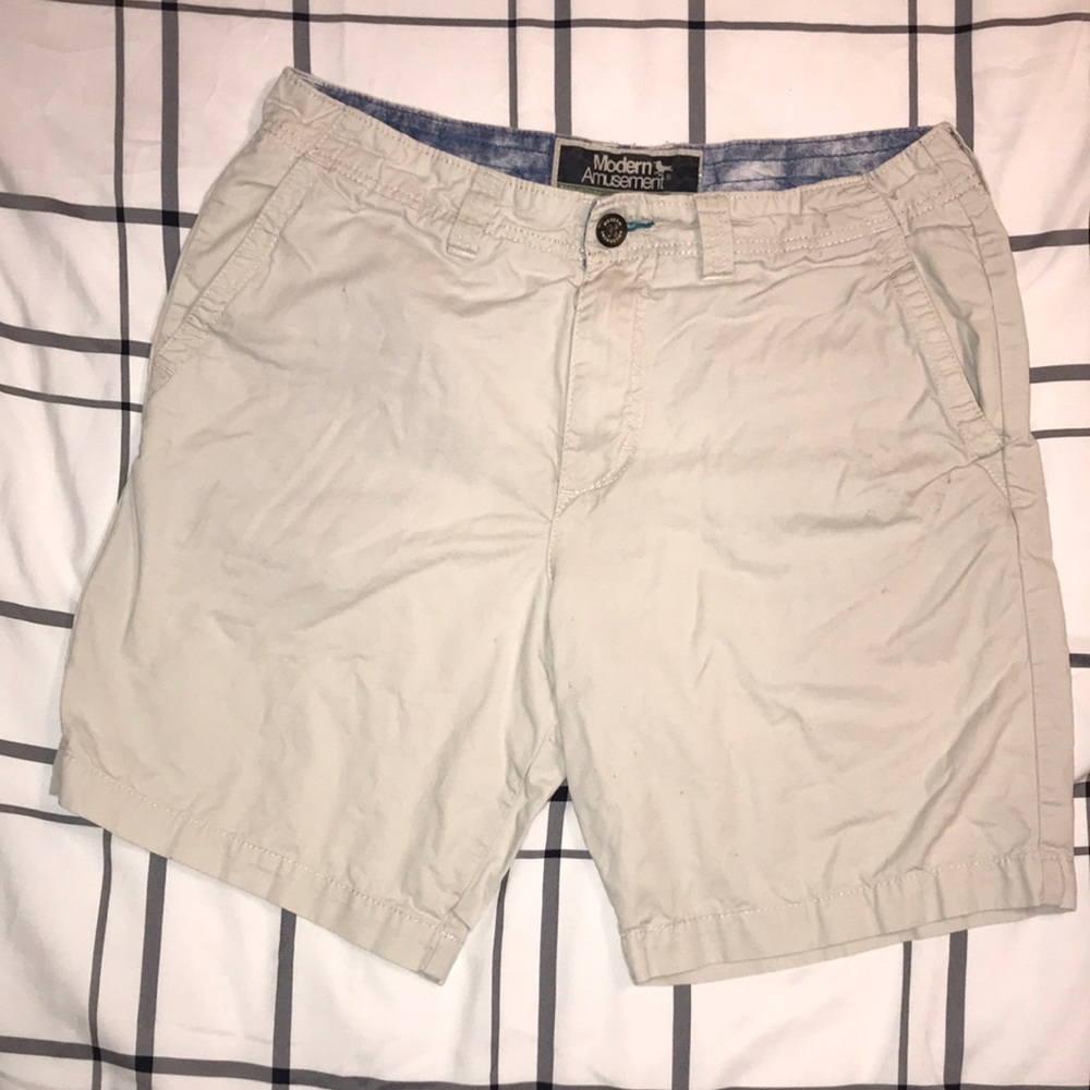 Modern amusement shorts, size 32
